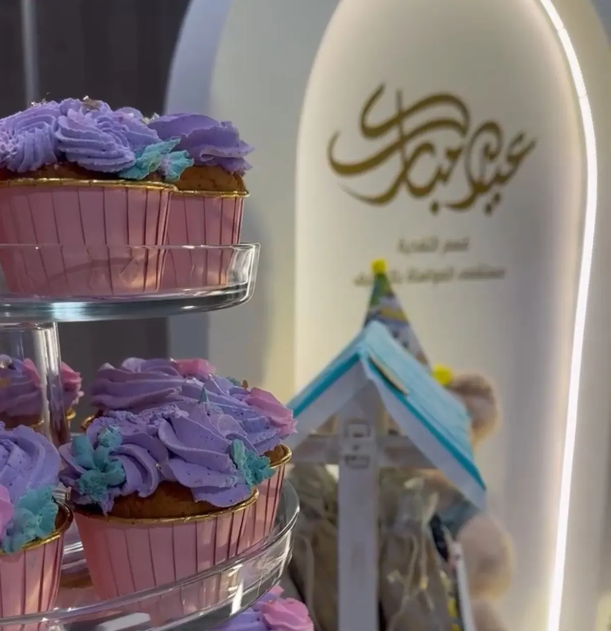 مستشفى المواساة بالقطيف يشارك مراجعيه فرحة العيد