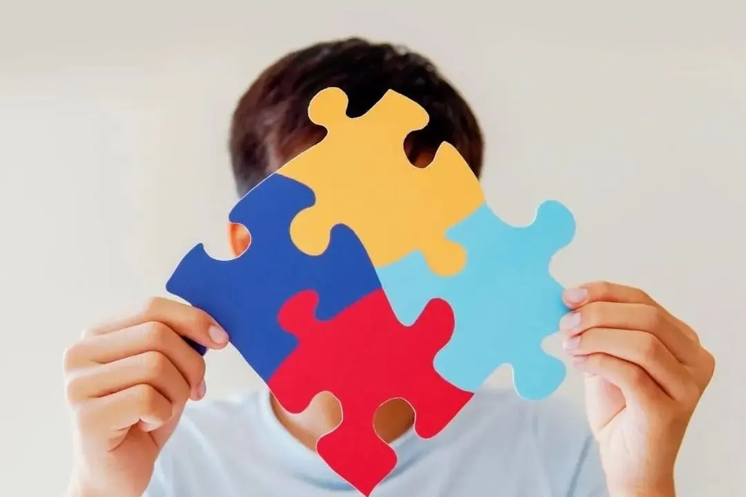 في كورنيش المجيدية.. «الانتقال من التوعية إلى التمكين».. احتفاء لـ شبكة القطيف الصحية بـ يوم التوحد العالمي