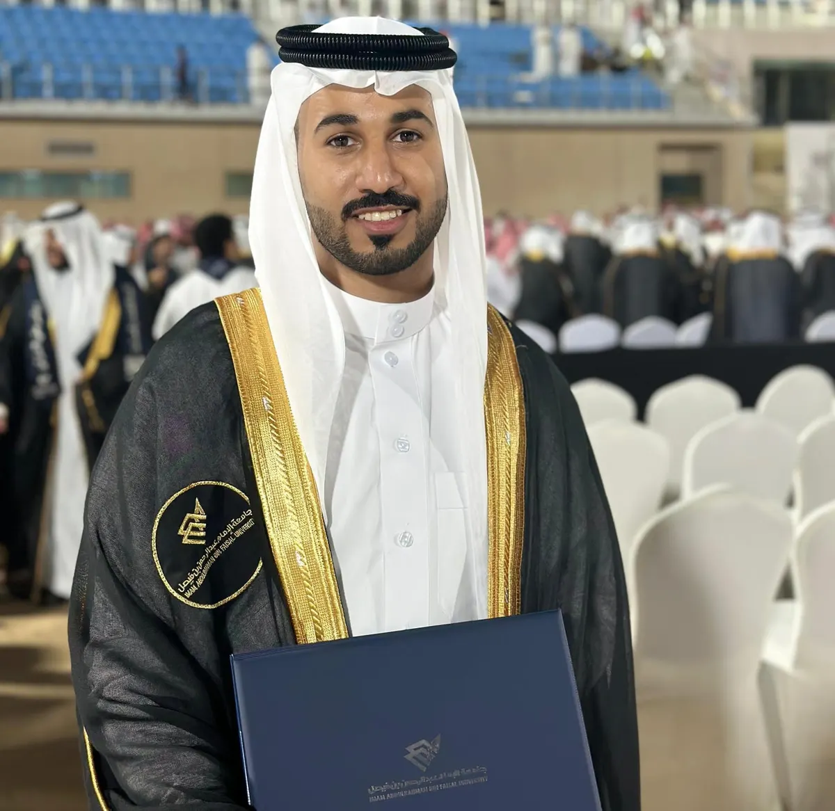 من جزيرة تاروت.. جامعة الإمام عبد الرحمن بن فيصل تمنح «ناصر العبد الهادي» البكالوريوس في نظم المعلومات الإدارية