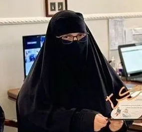 من جزيرة تاروت.. لجهودها في التغطية الإعلامية لفعاليات المكتب.. ضمان القطيف يكرم «حكيمة الجنوبي»