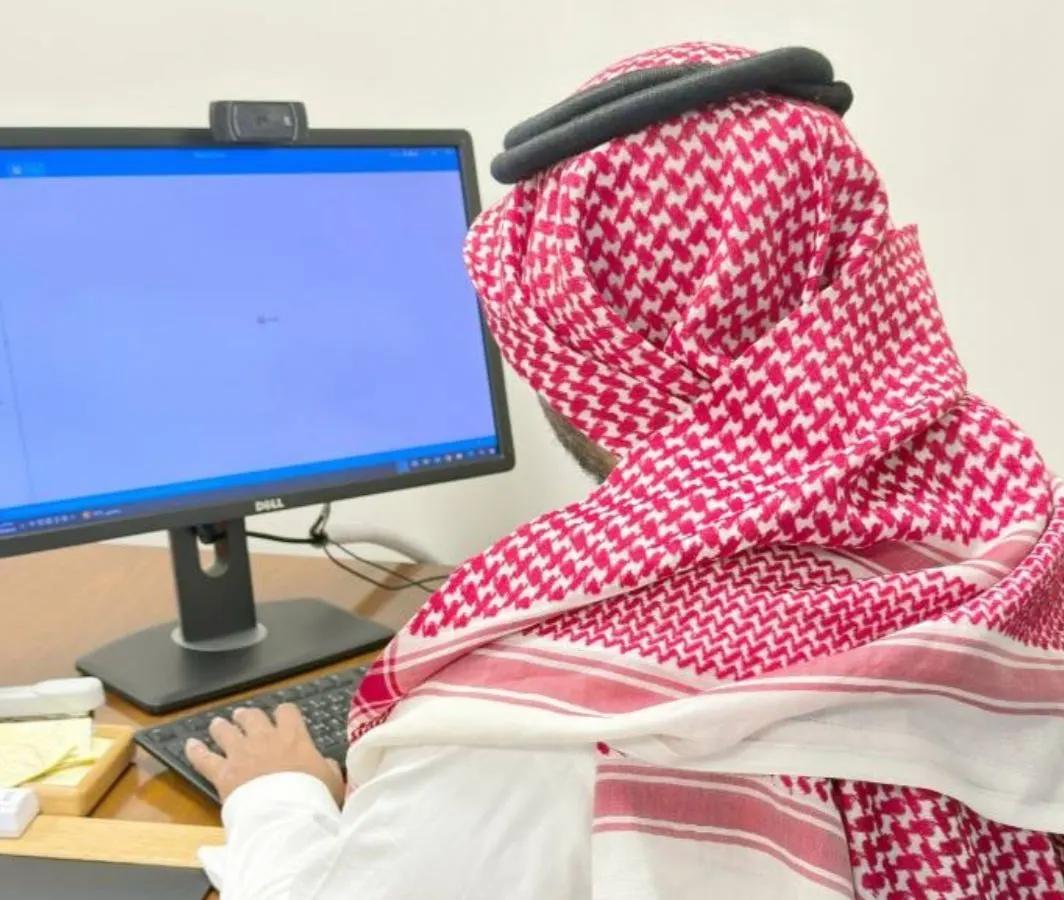 منع مراجعي الدوائر الحكومية من الدخول بالـ«شورت» والـ«تي شيرت»