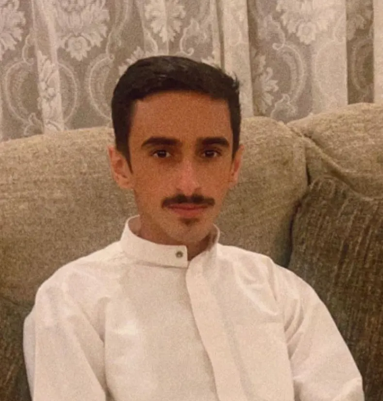 من العوامية.. جامعة الإمام عبدالرحمن بن فيصل تمنح «هشام الفرج» البكالوريوس في إدارة الأعمال