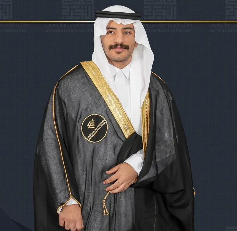 من العوامية.. جامعة الإمام عبد الرحمن بن فيصل تمنح «عدنان أبوكبوس» بكالوريوس هندسة عمارة وتخطيط