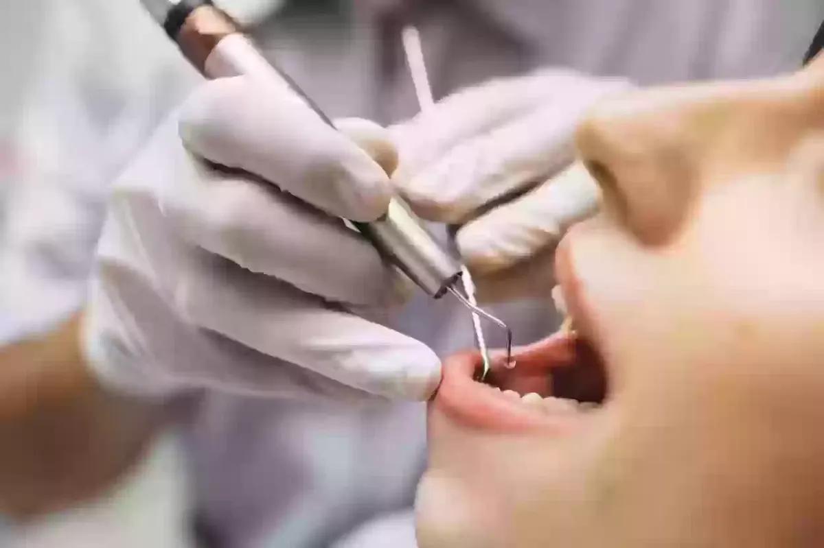التخصصات الصحية تعلن بدء التقديم على برنامج مساعد طبيب أسنان