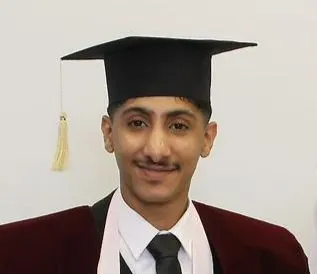 كلية محمد المانع للعلوم الطبية تمنح «علي آل زاهر» البكالوريوس في التمريض