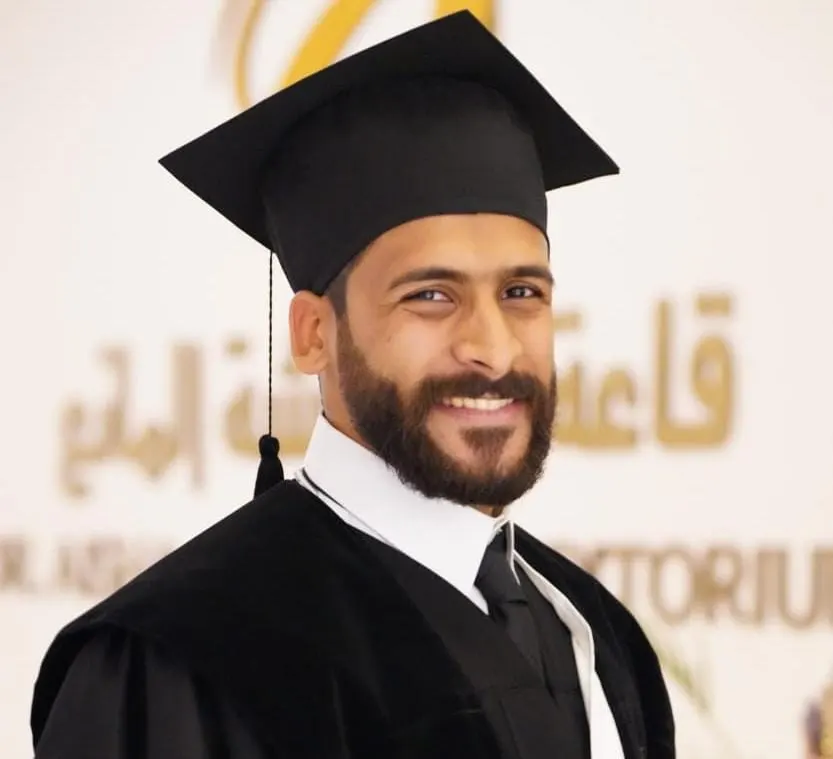 من العوامية.. مع مرتبة الشرف الأولى.. كلية محمد المانع تمنح «حسين آل سعيد» البكالوريوس في العلاج الطبيعي