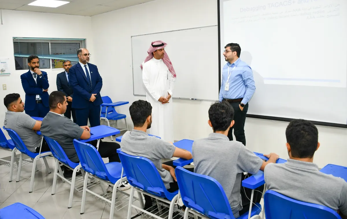 بالصور.. تقني القطيف يستقبل نائب المحافظ للتدريب ويتفقد سير العملية التدريبية َوالبرامج المنفّذة