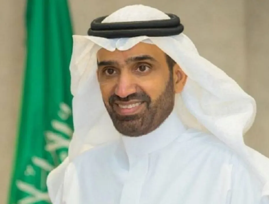وزير «الموارد البشرية» يصدر قرارًا بتعديل تنظيم العمل المرن
