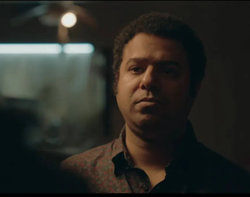 خارجًا من أحد منازل محدود سيهات.. عن دوره في فيلم «الاستشراف».. نايف العباد يفوز بجائزة أفضل ممثل في مهرجان طرابلس