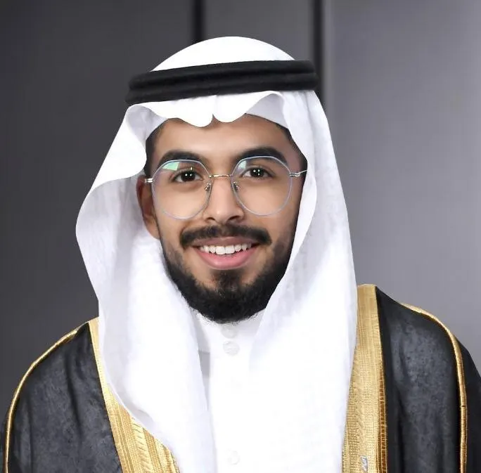 من تاروت.. مع مرتبة الشرف الأولى.. جامعة الإمام عبد الرحمن بن فيصل تمنح «جواد آل سهوان» البكالوريوس في طب الطوارئ