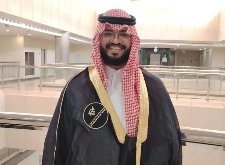 من حلة محيش.. جامعة الإمام عبد الرحمن بن فيصل تمنح «مؤيد آل سويد» البكالوريوس في هندسة العمارة الداخلية