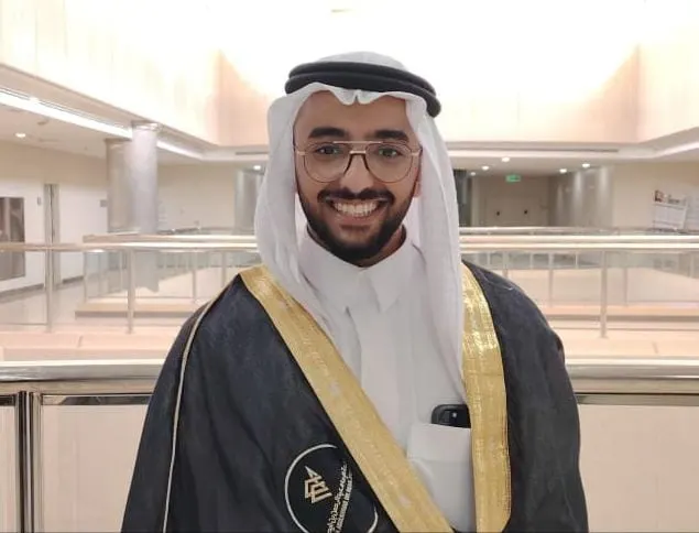 من العوامية.. جامعة الإمام عبد الرحمن بن فيصل تمنح «علي آل إبراهيم» البكالوريوس في هندسة العمارة الداخلية