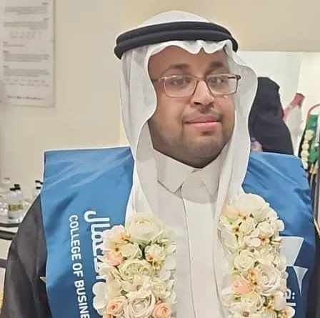 من تاروت.. جامعة الأصالة تمنح «أحمد دعبل» البكالوريوس في الموارد البشرية