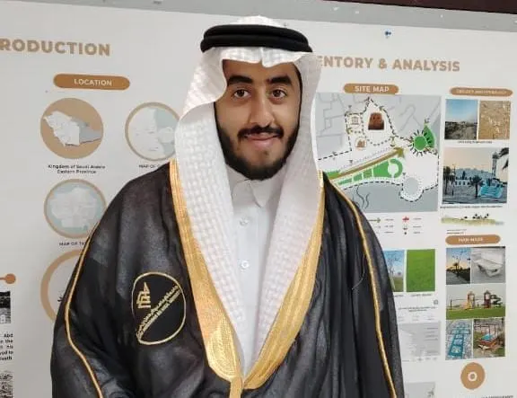 من صفوى.. جامعة الإمام عبد الرحمن بن فيصل تمنح «مؤيد آل مبارك» البكالوريوس في هندسة عمارة البيئة