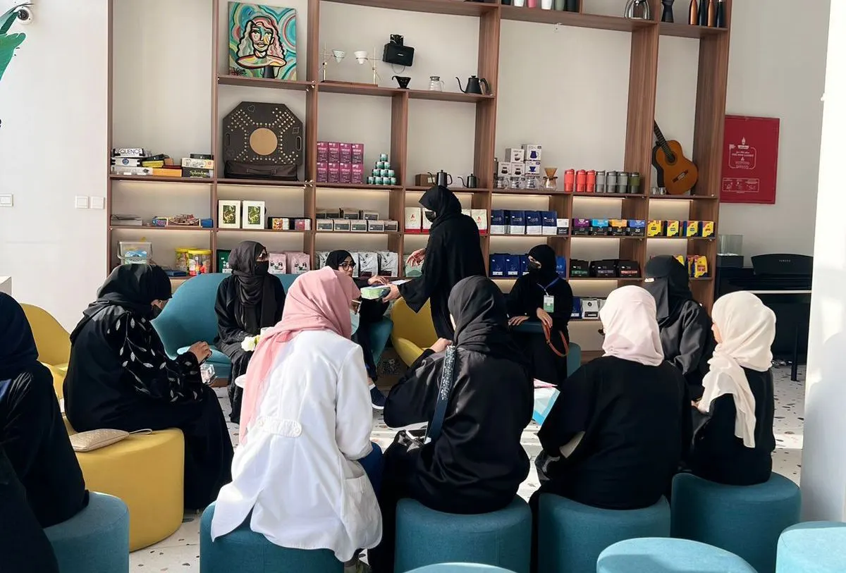 الاختصاصية فاطمة السعيد تحفّز طالبات المدارس لتجاوز الخوف من الاختبارات بتعزيز الثقة بالنفس