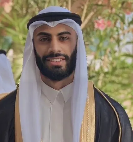 من سنابس.. جامعة حفر الباطن تمنح «جواد البصري» بكالوريوس دكتور صيدلي