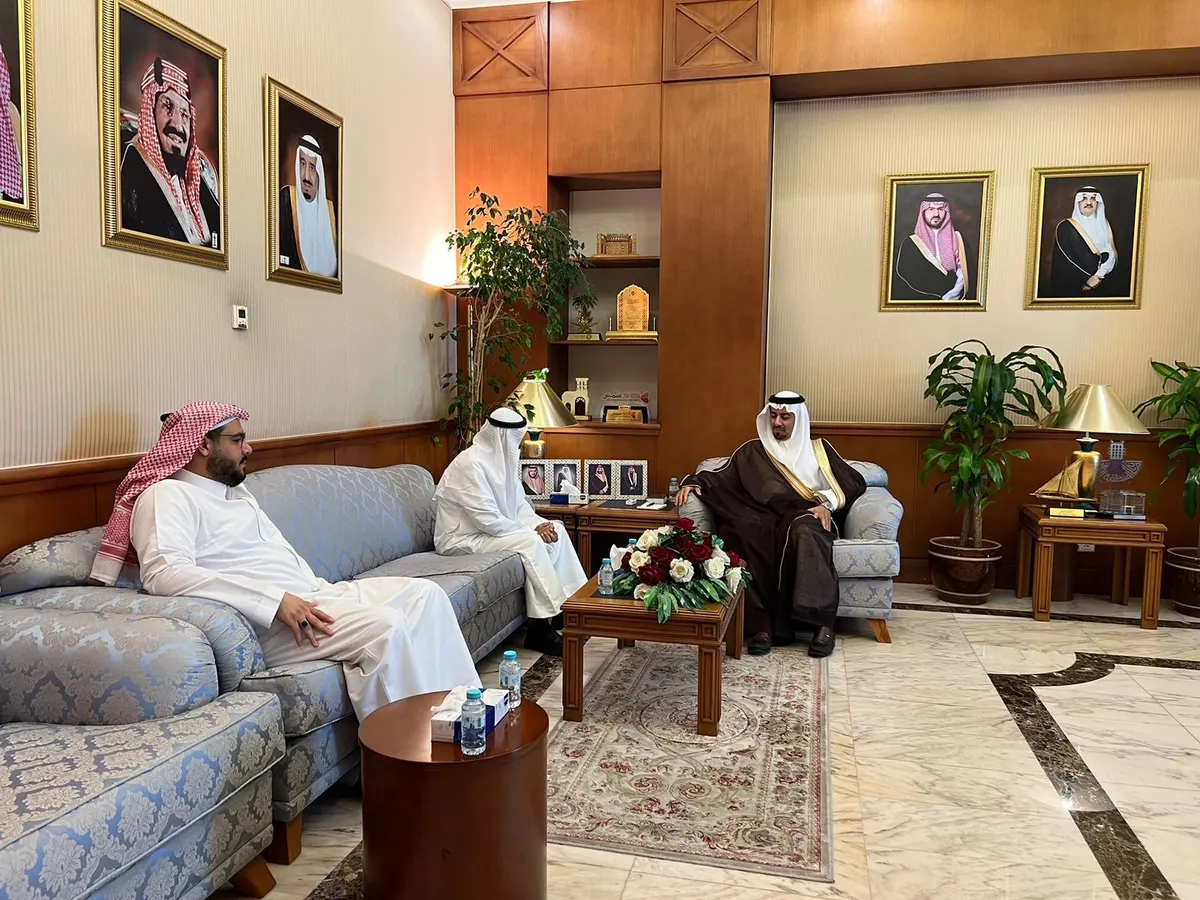 الخريف يلتقي رئيس جمعية تاروت.. ويطّلع على تقرير تفصيلي عن فعاليات «مبادرة بستان تاروت»