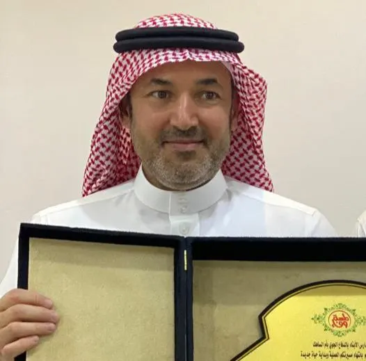 من سيهات.. بعد ثمانية وعشرين عامًا قضاها في التعليم.. مدارس الأبناء تكرّم «إبراهيم آل حمود»