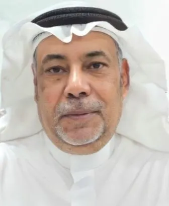 من تاروت.. بعد 3 عقود من الخدمة في السلك التعليمي.. مجمع الخليل بن أحمد التعليمي بالربيعية يكرم المعلم ميرزا الصايغ