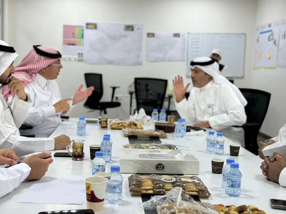 سبل التعاون المشترك تجمع بلدية القطيف بـ رئيس الشركة الوطنية للإسكان بالقطاع الشرقي
