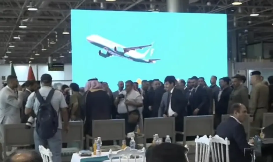 سفير السعودية بالعراق يشهد وصول أول طائرة قادمة من الدمام للنجف