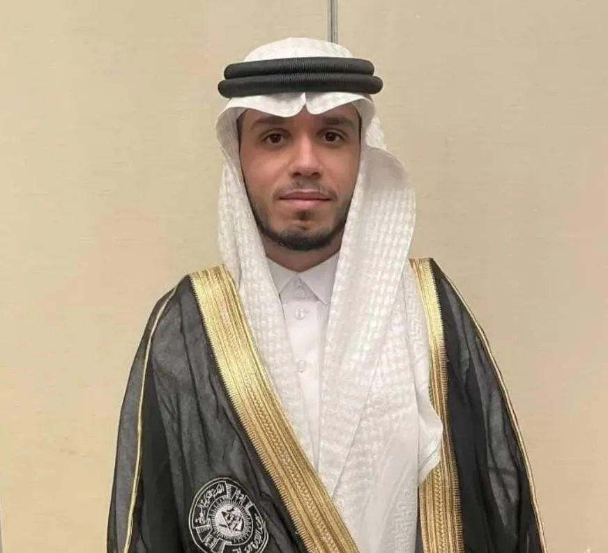 من القديح.. معهد الإدارة بالدمام يمنح «محمد اعفيريت» الدبلوم في الموارد البشرية