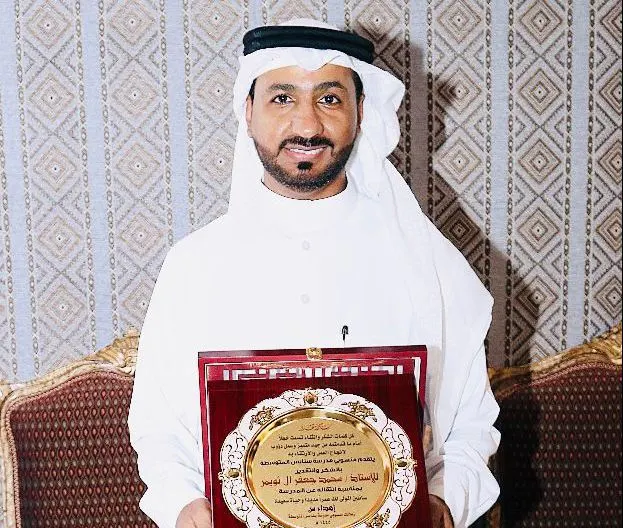 من العوامية.. نظير جهوده.. مدرسة سنابس المتوسطة تكرّم مديرها السابق «محمد آل ثويمر»