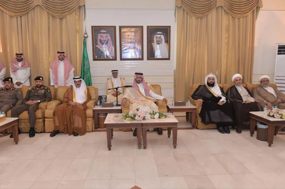 محافظ القطيف يلتقي جموع المهنئين بالأضحى المبارك.. ويهنئ القيادة بالعيد السعيد ونجاح موسم الحج