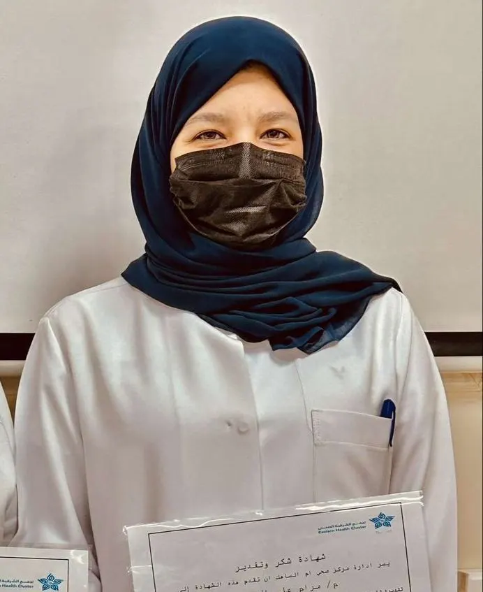 لتميزها في مجال التعلم والتطوير المهني.. مركز صحي أم الساهك يكرم مرام الصادق
