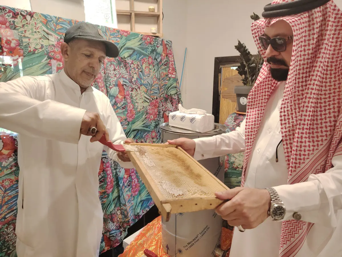 بيئة القطيف تقف على مبادرة فرز عسل المانجروف الرابعة 2024