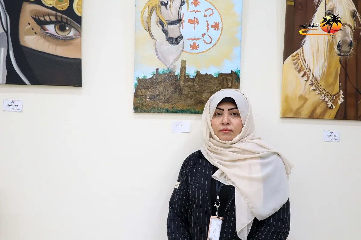 من البحاري.. بوصلة الزمن تعود إلى 22 فبراير بـ ريشة هناء الخويلدي في «تراث مواهب».. أطرت الانتماء الوطني بـ لوحتين