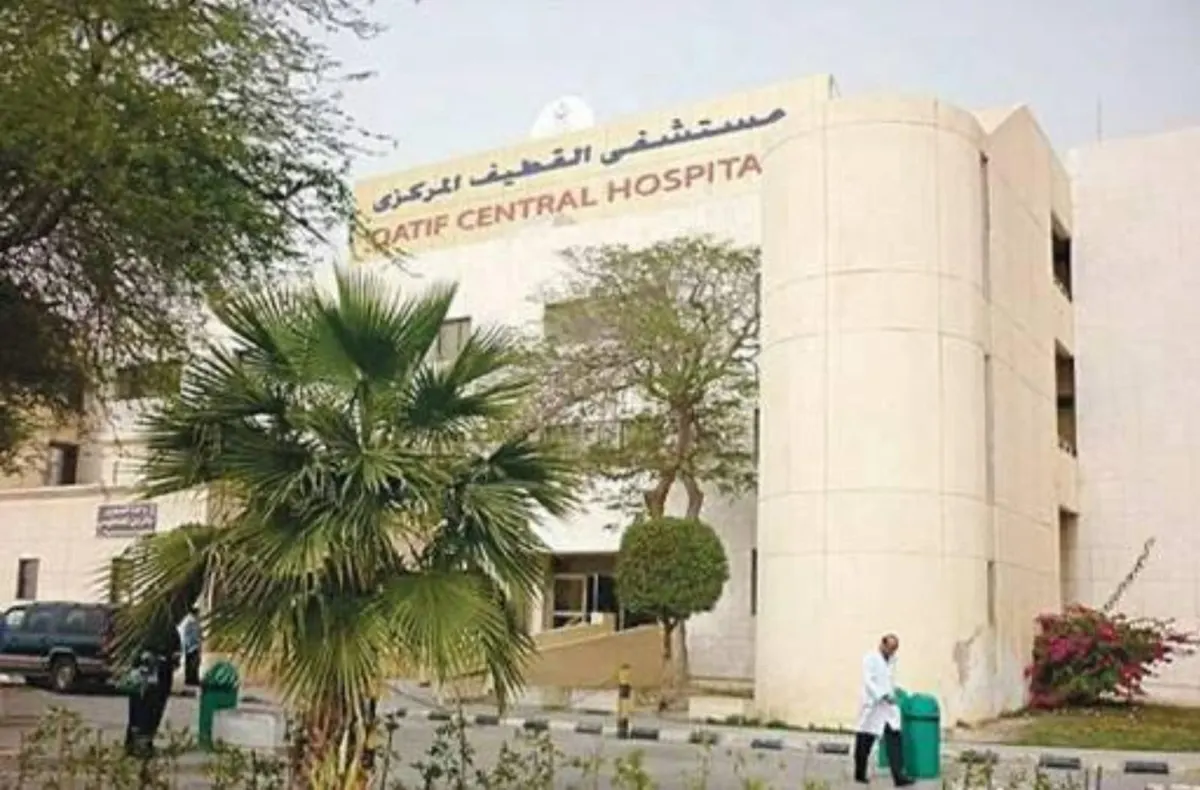 تعزيزًا لـ ثقافة الالتزام بمعايير الزائر السري.. شبكة القطيف الصحية تنظم «يدًا بيد نصل»