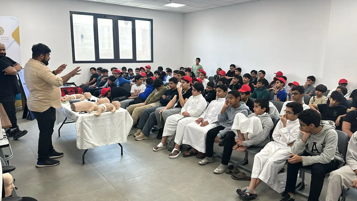 مسعفون يدرب 140 طالبًا من برنامج «موهبة» على الإسعافات الأولية