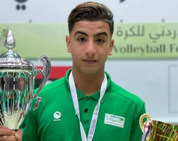 من مدينة صفوى بالقطيف.. لاعب الصفا والمنتخب لكرة الطائرة بدر العوامي يحصل على جائزة أفضل ليبرو في البطولة العربية تحت 17 سنة