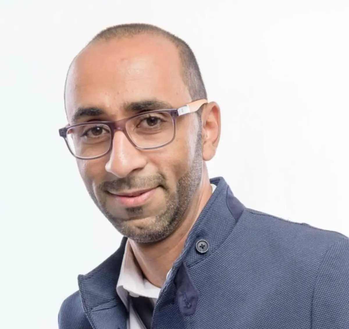 من صفوى القطيف.. رحلة في كواكب المجموعة الشمسية.. أطلقها أحمد قريش للأطفال في مكوك ورقي باللغة الإنجليزية