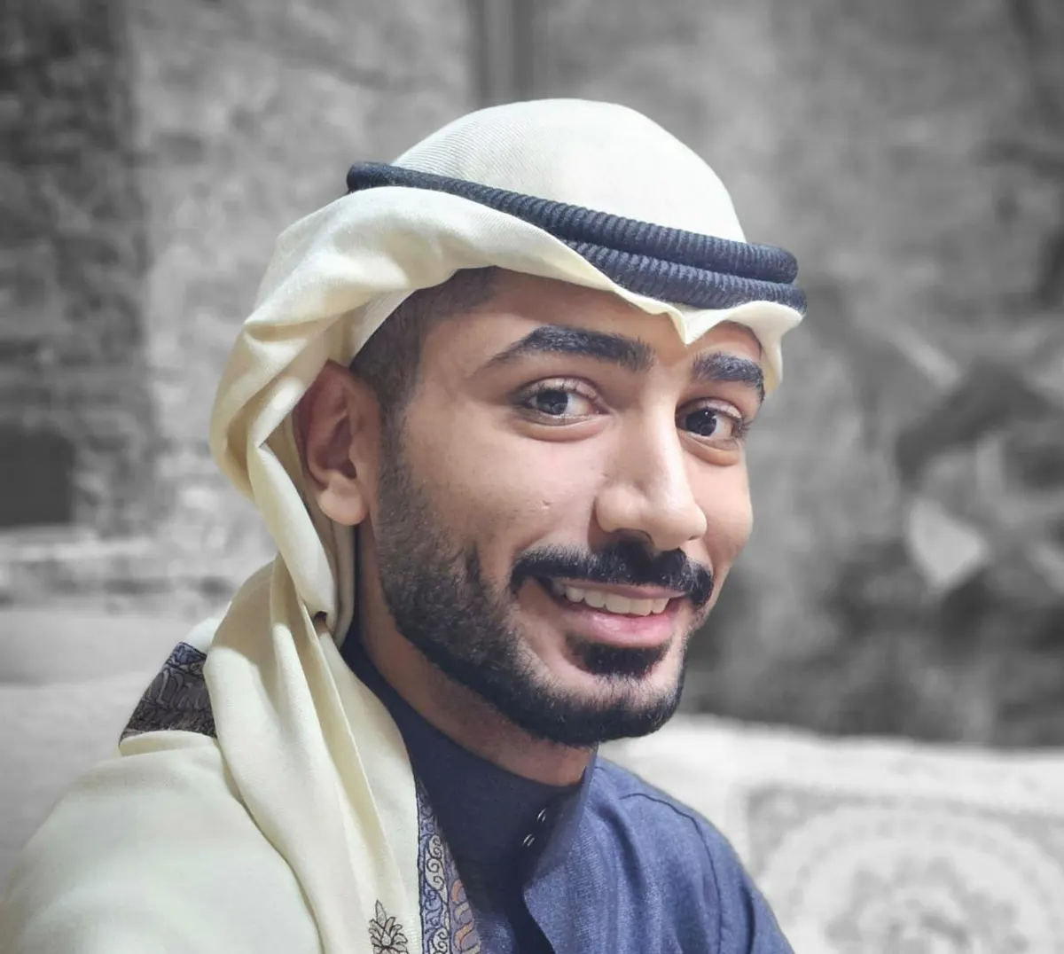 من القطيف.. «علي» ينير أسرتي «المصوف» و«العبد النبي»