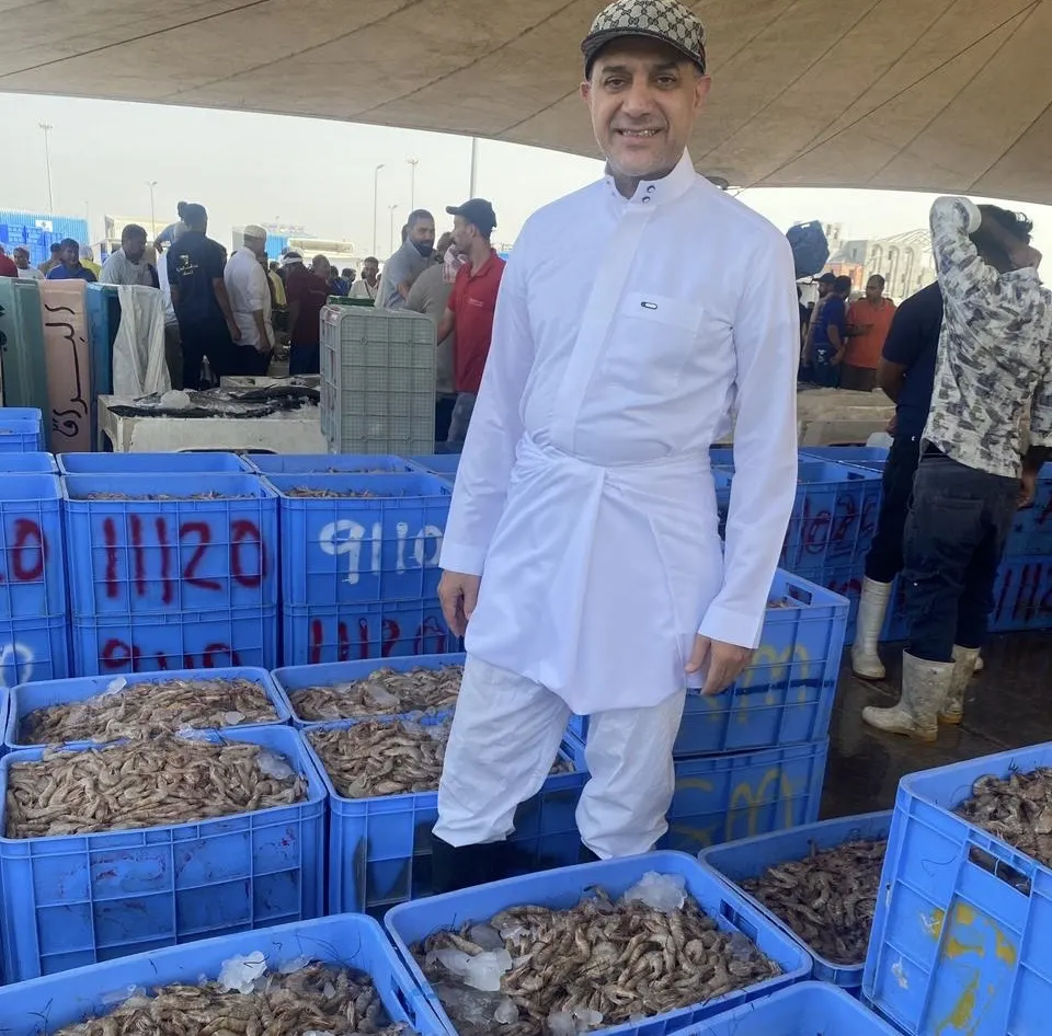 جزيرة الأسماك بالقطيف.. مقصد التجار والمتسوقين والسياح في المملكة والخليج.. تستقبل 1500 بانة يوميًا في موسم الروبيان.. والثلاجة من 230 إلى 1000 ريال