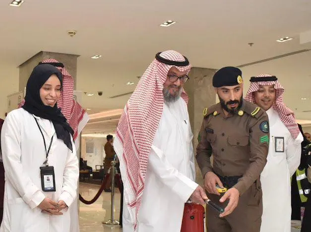 الدفاع المدني يقيم معرضًا توعويًا بمستشفى الملك فهد التخصصي في مدينة الدمام