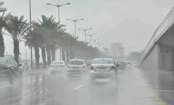 حالة الطقس: هطول أمطار رعدية متوسطة إلى غزيرة تؤدي إلى جريان السيول على 6 مناطق