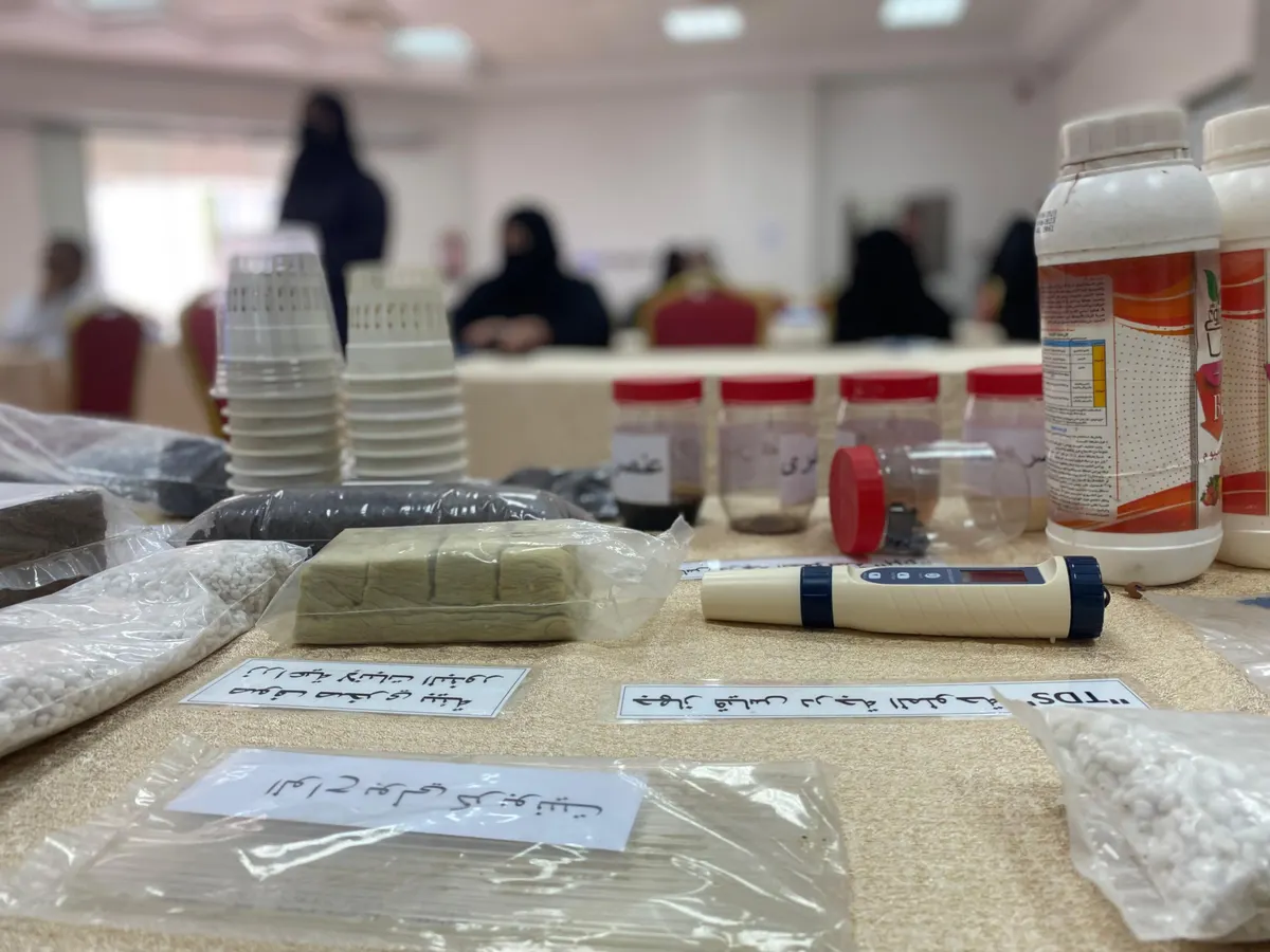 ضياء الجراش يقود 20 مستفيدًا من ضمان القطيف نحو تقنية الزراعة المائية