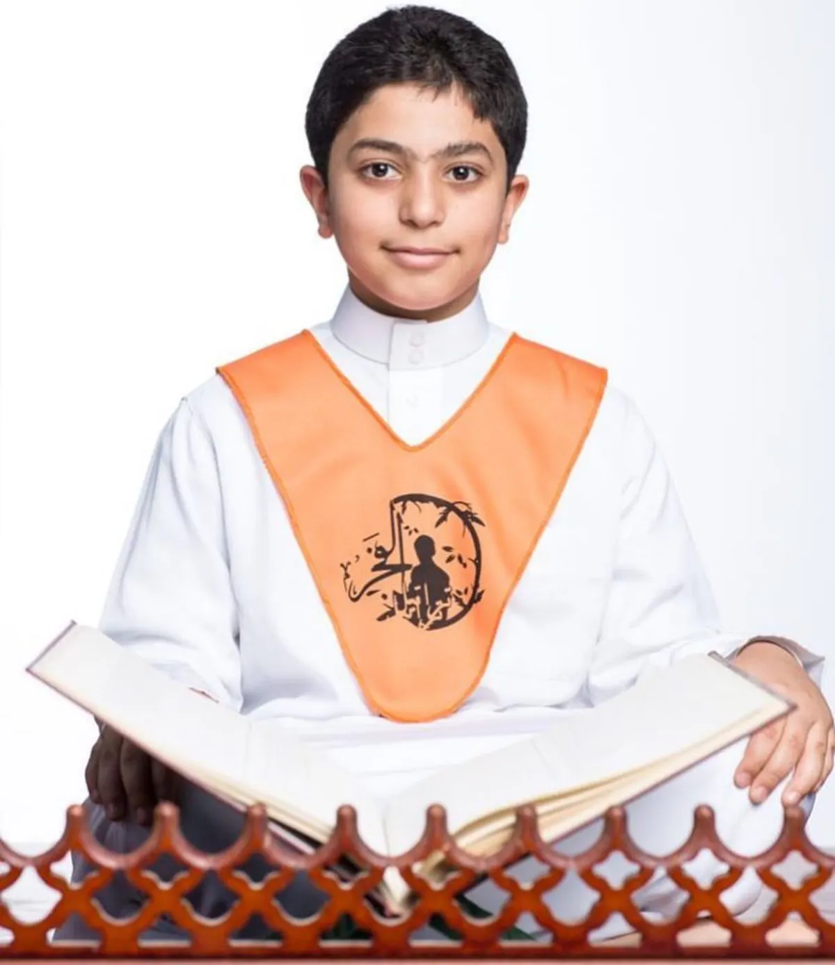من صفوى.. علي آل هاني.. يسبق عمر الـ11 بحفظ 13 جزءًا.. استثنته «مخارج الحروف» من أولى المسابقات.. وصمم لعبة لحفظ «عمّ»