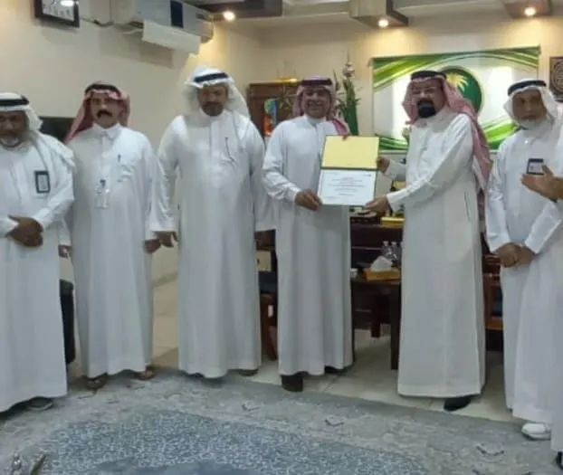 مكتب الوزارة بمحافظة القطيف يكرّم المشاركين في الفعالية التوعوية الإرشادية لعسل القطيف «عسل المانجروف»