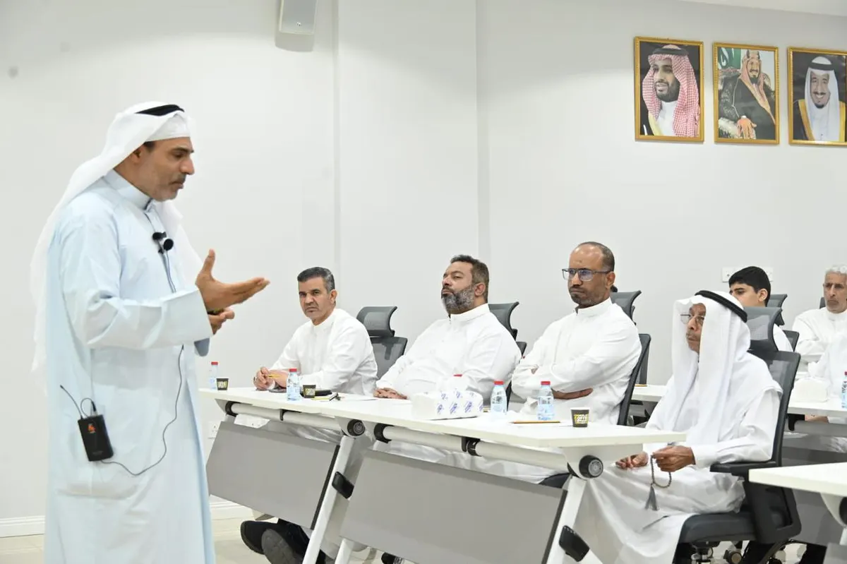 في بر سنابس.. طالب آل درويش يرفع مستوى الوعي بطرق مواجهة الانحرافات السلوكية للأبناء