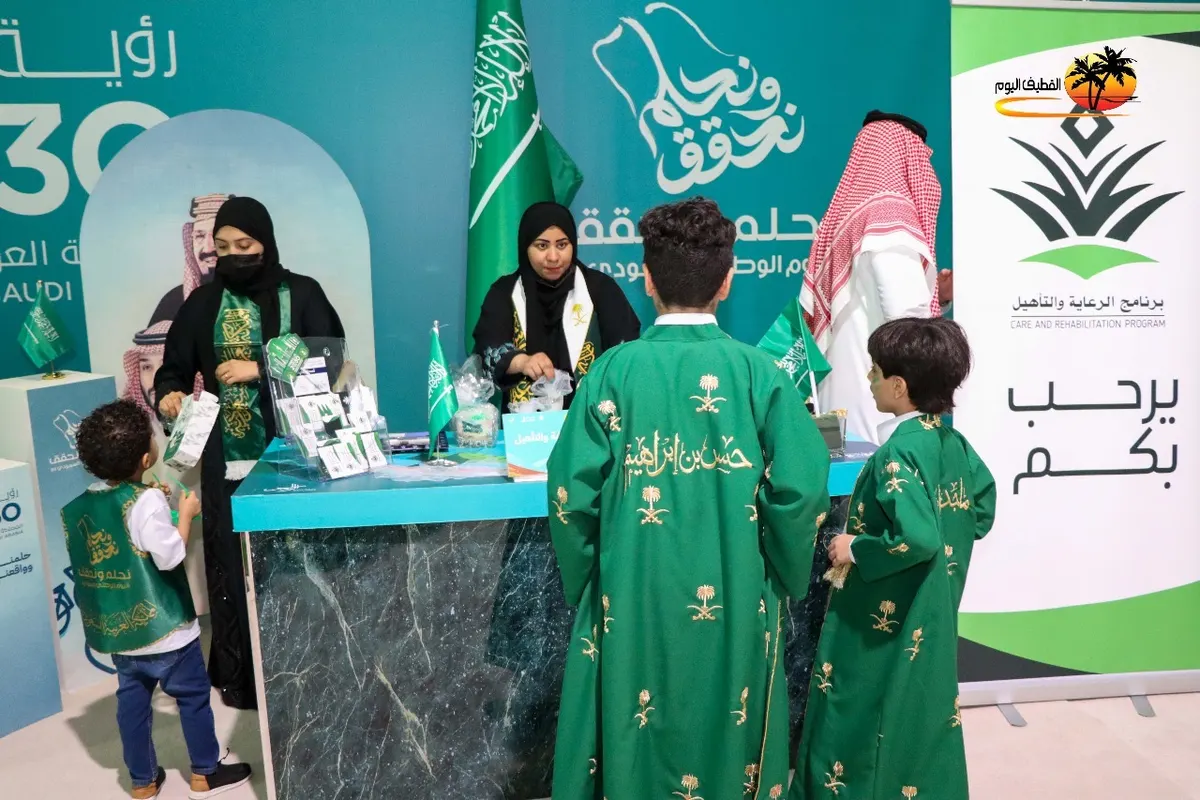 في وسط العوامية.. الرعاية والتأهيل «بناء» تلفت أنظار زوّار فعاليات اليوم الوطني 94