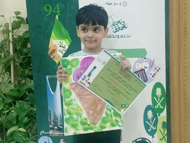 من القديح.. في السادسة من عمره.. ألوان جواد الشميمي تحتفي باليوم الوطني في «سما»