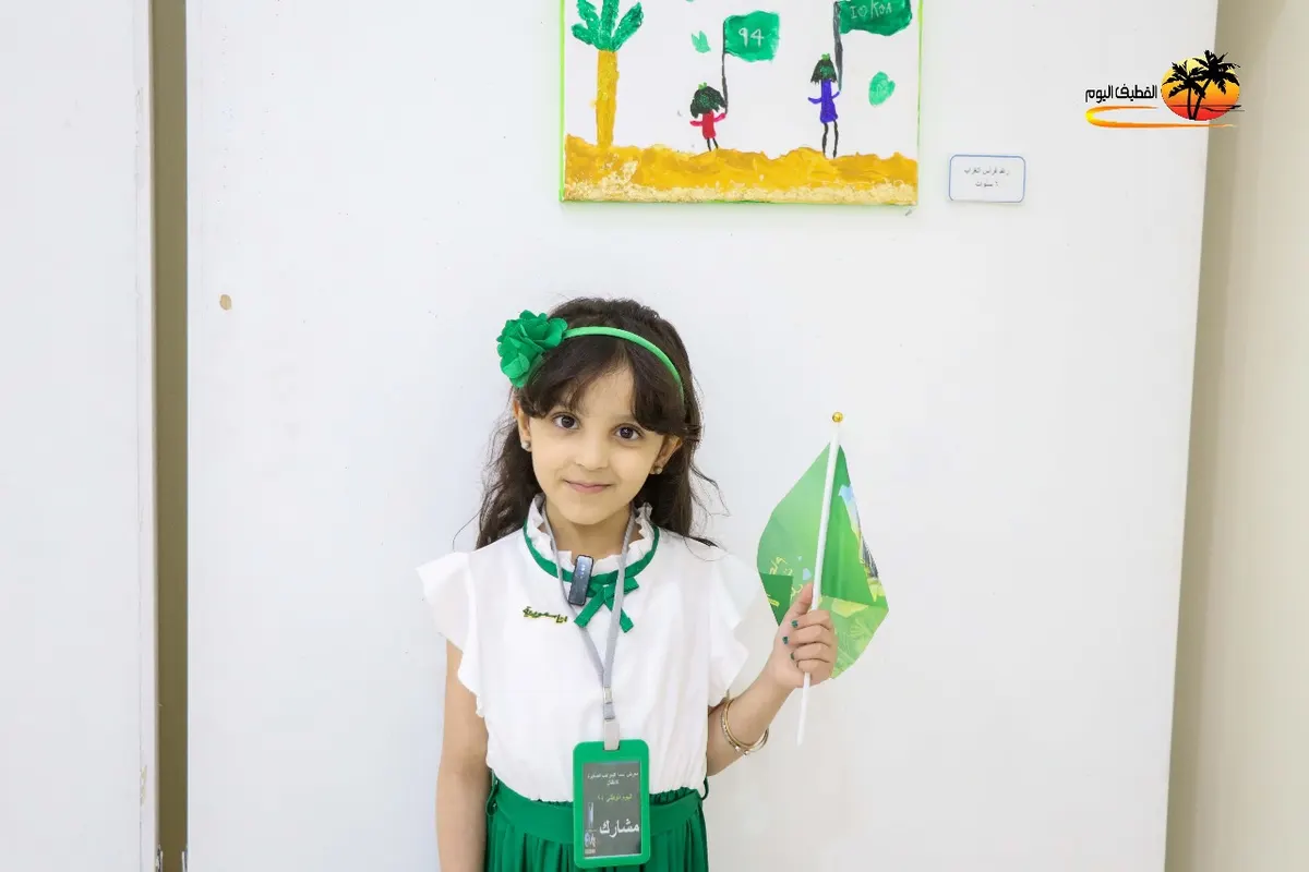 من كويكب القطيف.. بـ بصمة تشكيلية.. الطفلة رغد الغراب تترجم حبها للوطن في «سما»