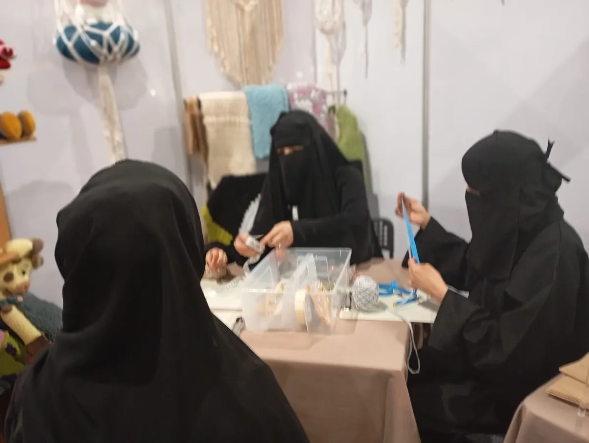 من سنابس.. كوثر الحبيب تنقل تجربتها في فن المكرمات لـ إكسبو الظهران
