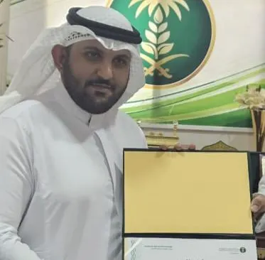 من القطيف.. لمشاركته في فعالية اللوز القطيفي الثانية.. البيئة والمياه والزراعة تكرّم «حمزة السليم»