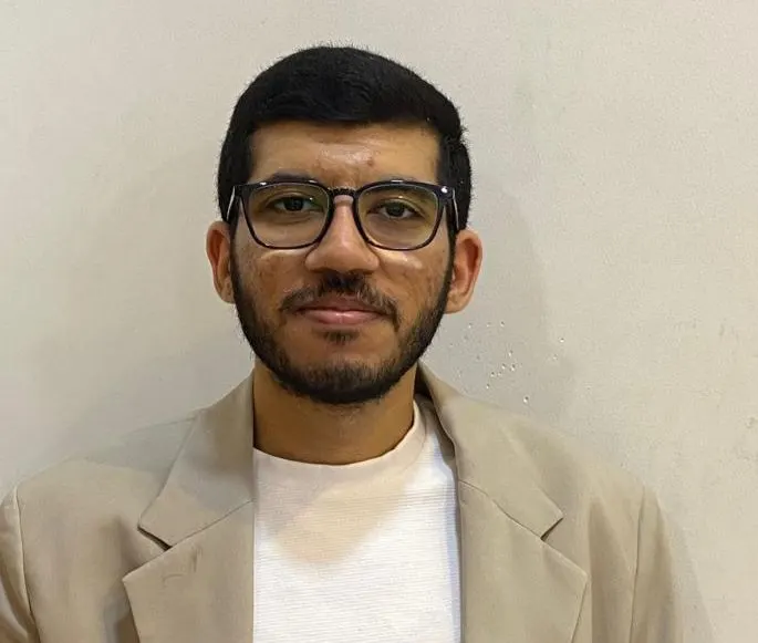 هل قلب الثاءِ فاءً لواچة؟