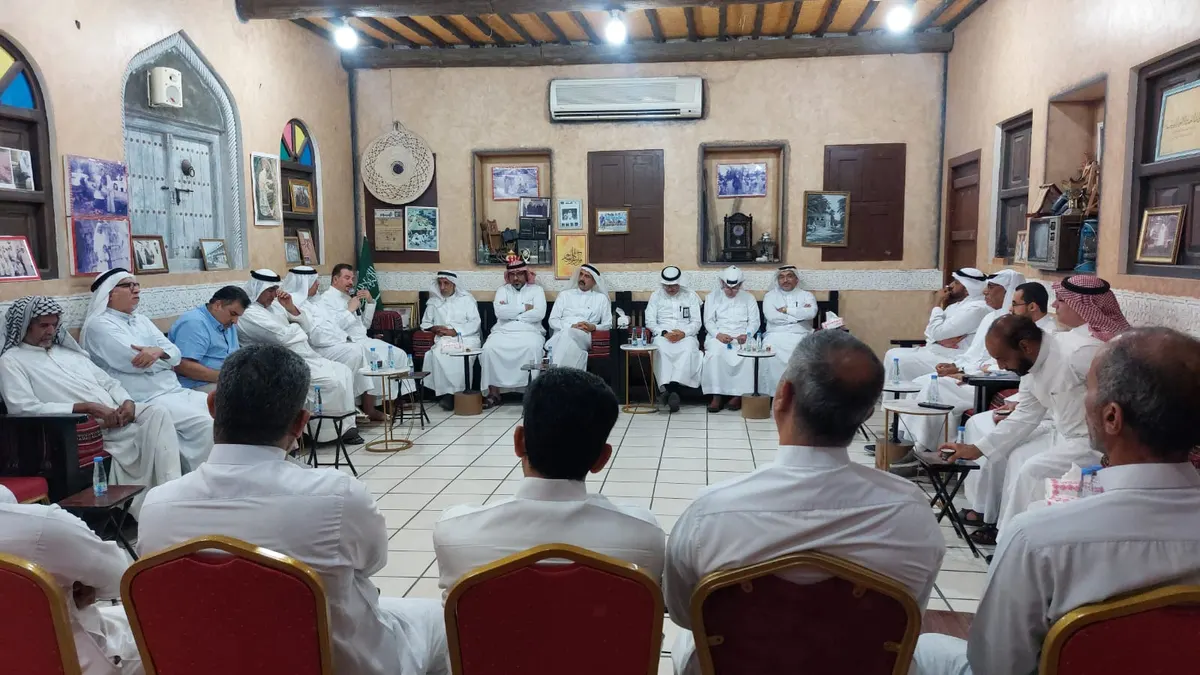 التنمية المجتمعية وتبادل الرؤى.. مدار حديث ديوانية خيرية القطيف في جلستها الثالثة
